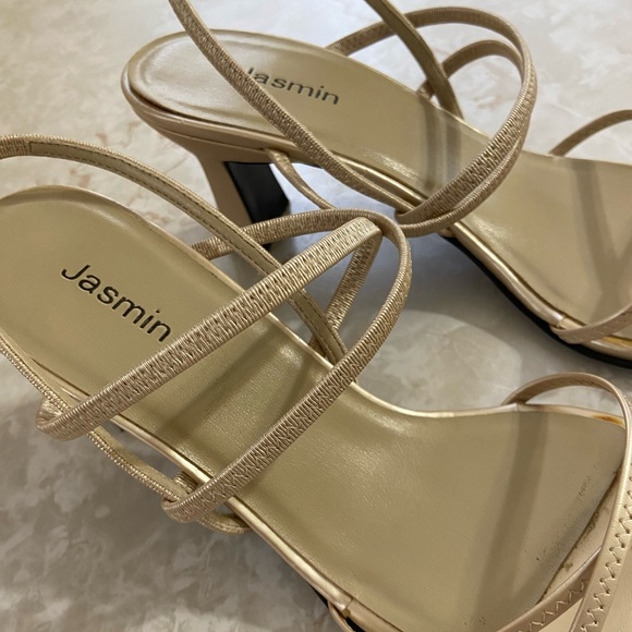 Vintage Women's Gold Strappy Sandals - Picture 2 of 7